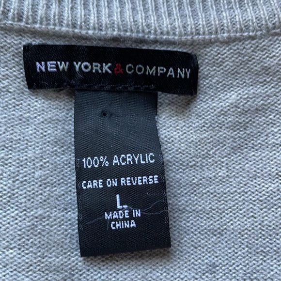 Argyle Grey and Fuchsia V-Neck Seater - Picture 6 of 7